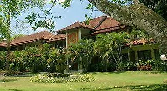 Dhyana Pura Beach Resort スミニャック